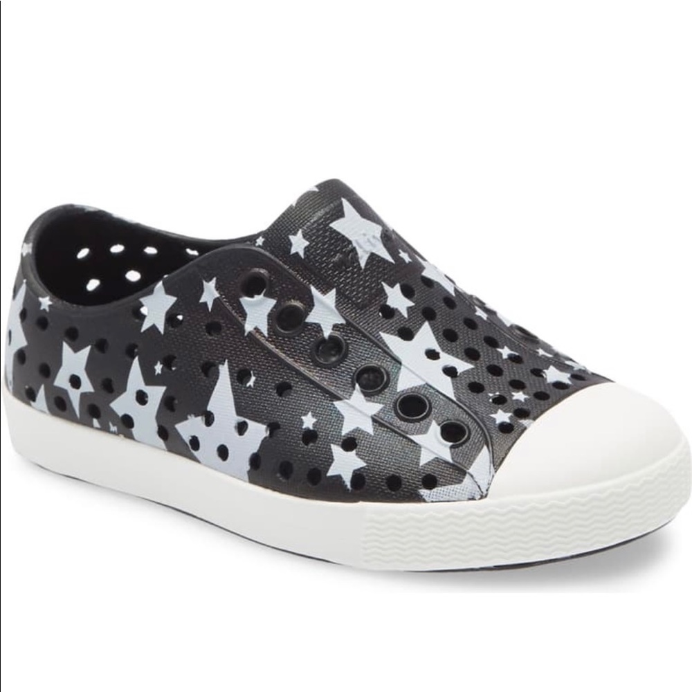Native Jefferson’s Size 5 black with stars